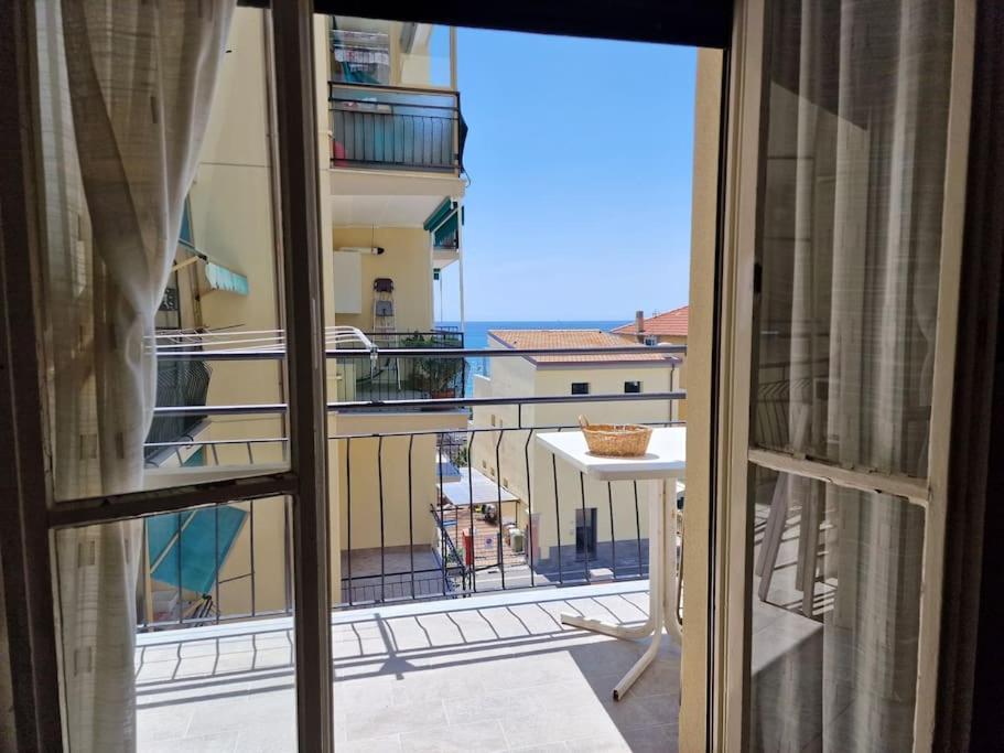 50 Metri Dal Mare - Free Parking E A/C Apartment ปิเอตราลิกูเร ภายนอก รูปภาพ