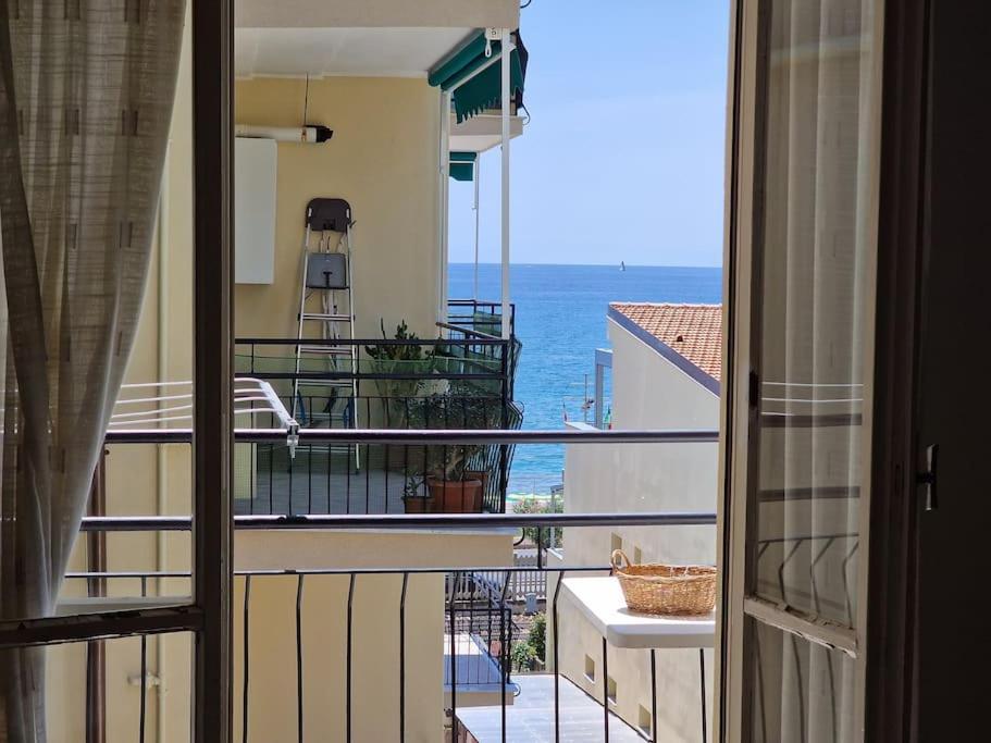 50 Metri Dal Mare - Free Parking E A/C Apartment ปิเอตราลิกูเร ภายนอก รูปภาพ